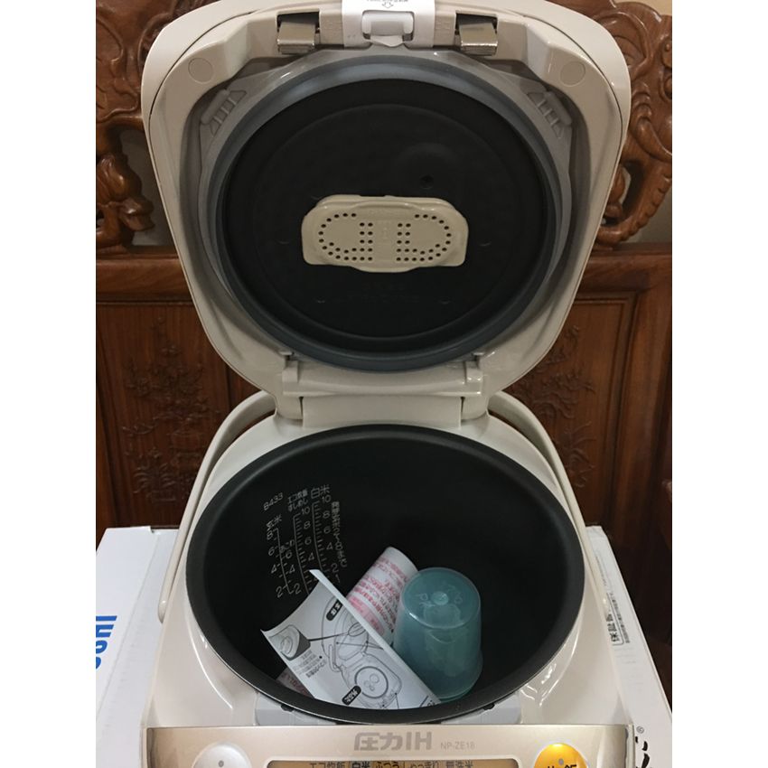 Click để xem ảnh lớn NỒI CƠM CAO TẦN ZOJIRUSHI (CON VOI) NP-ZE18-NL